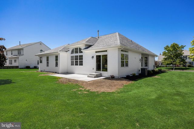 48 PARRY DR, Hainesport, NJ 08036