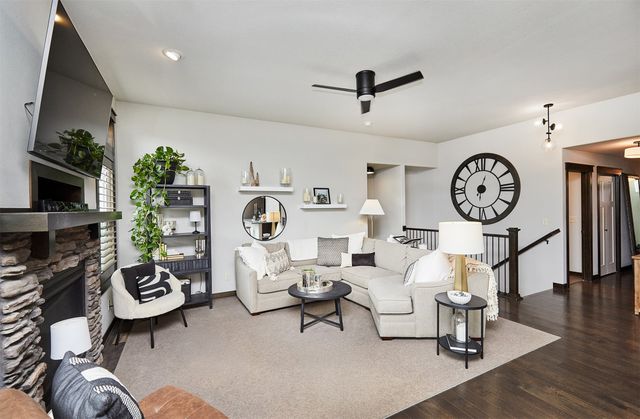 9710 Alderwood Drive, West Des Moines, IA 50266