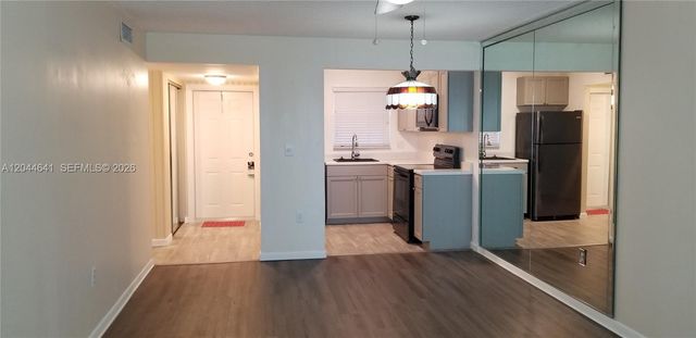8130 Sunrise Lakes Blvd 206, Sunrise, FL 33322