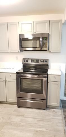 8130 Sunrise Lakes Blvd 206, Sunrise, FL 33322
