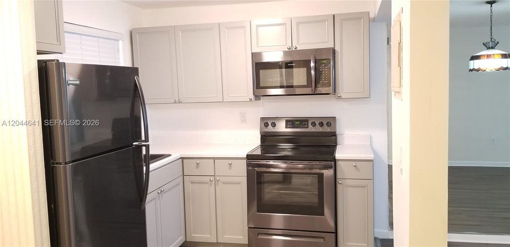 8130 Sunrise Lakes Blvd 206, Sunrise, FL 33322