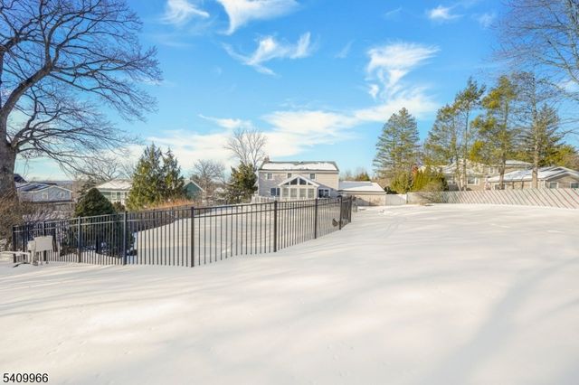 10 Stuart Ct, Montville Twp., NJ 07058