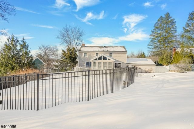 10 Stuart Ct, Montville Twp., NJ 07058