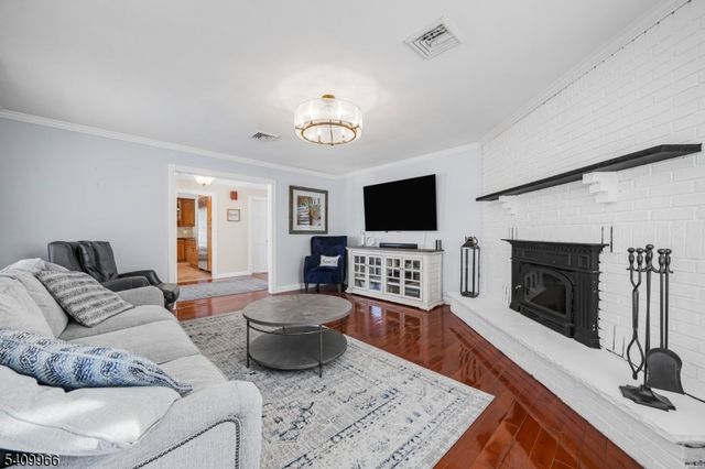 10 Stuart Ct, Montville Twp., NJ 07058