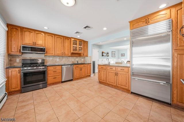 10 Stuart Ct, Montville Twp., NJ 07058