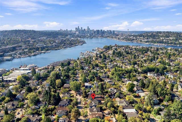 4117 Eastern Avenue N, Seattle, WA 98103