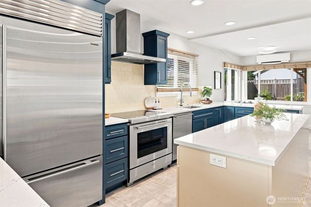 4117 Eastern Avenue N, Seattle, WA 98103