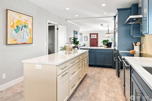 4117 Eastern Avenue N, Seattle, WA 98103