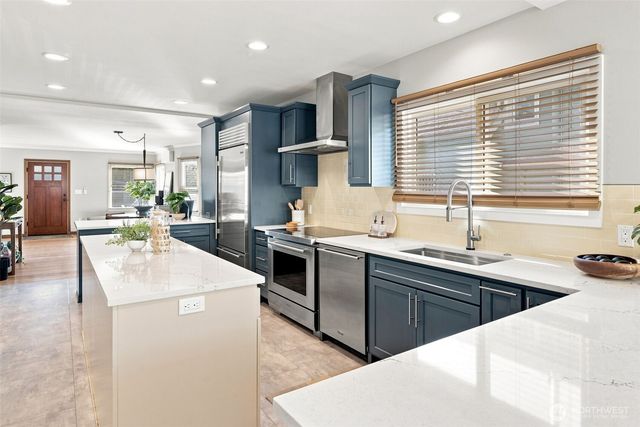 4117 Eastern Avenue N, Seattle, WA 98103