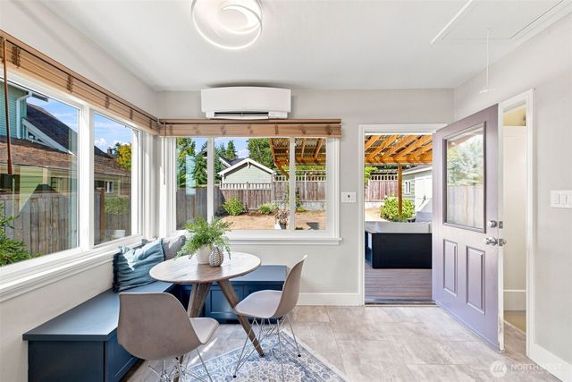 4117 Eastern Avenue N, Seattle, WA 98103