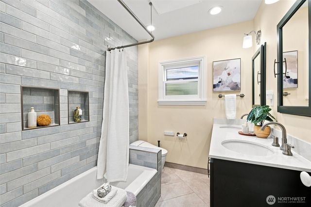 4117 Eastern Avenue N, Seattle, WA 98103