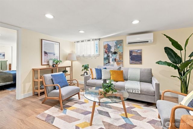 4117 Eastern Avenue N, Seattle, WA 98103