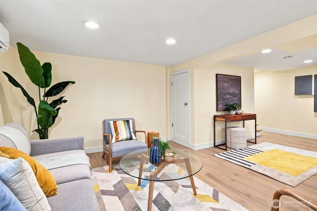 4117 Eastern Avenue N, Seattle, WA 98103