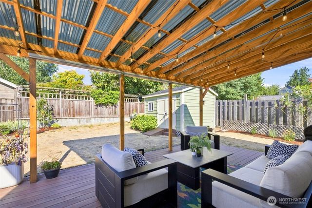 4117 Eastern Avenue N, Seattle, WA 98103