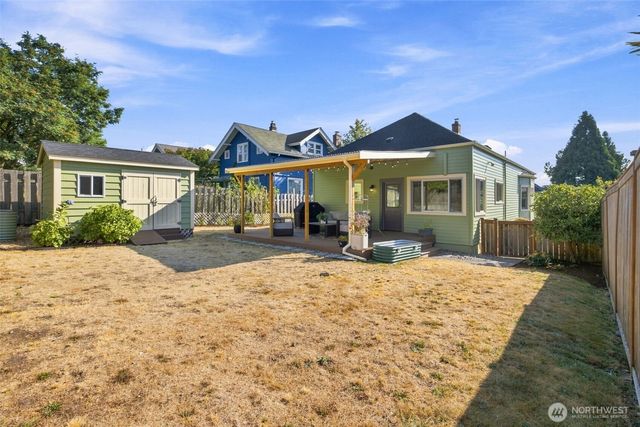 4117 Eastern Avenue N, Seattle, WA 98103