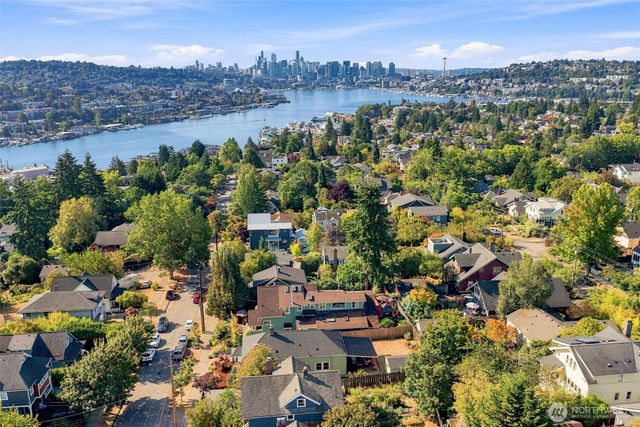 4117 Eastern Avenue N, Seattle, WA 98103