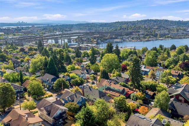 4117 Eastern Avenue N, Seattle, WA 98103
