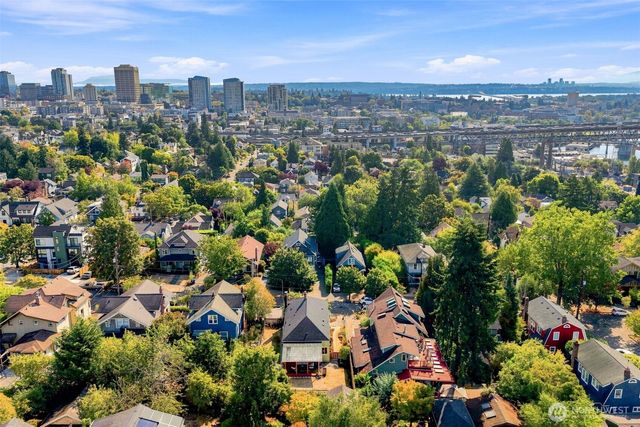 4117 Eastern Avenue N, Seattle, WA 98103