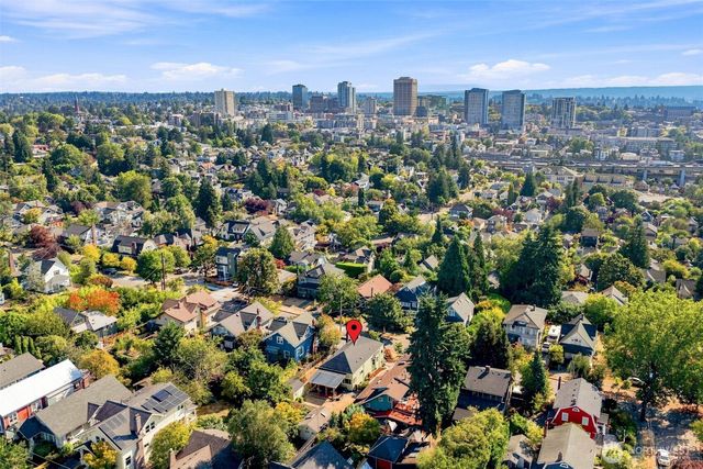 4117 Eastern Avenue N, Seattle, WA 98103