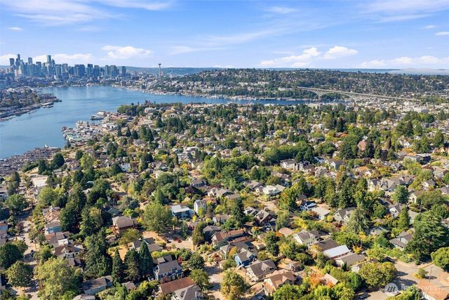4117 Eastern Avenue N, Seattle, WA 98103