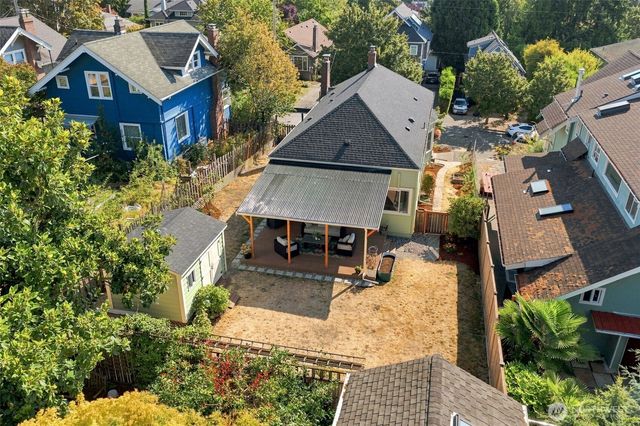 4117 Eastern Avenue N, Seattle, WA 98103