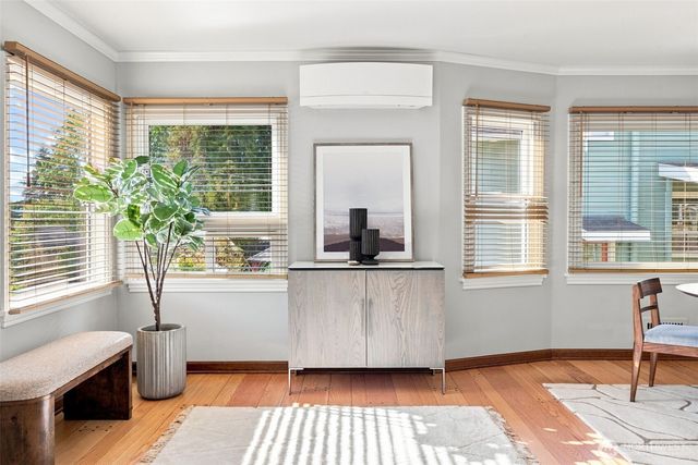 4117 Eastern Avenue N, Seattle, WA 98103