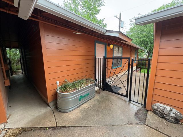 1011 Chesapeake DR B, Austin, TX 78758