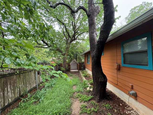 1011 Chesapeake DR B, Austin, TX 78758