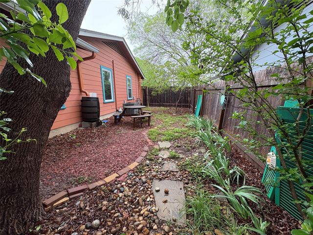 1011 Chesapeake DR B, Austin, TX 78758