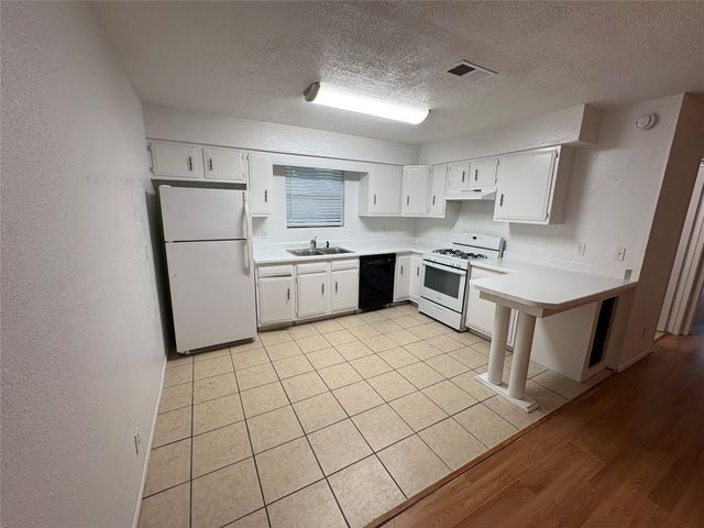 1011 Chesapeake DR B, Austin, TX 78758