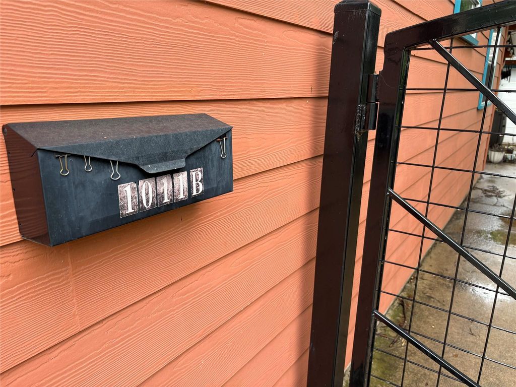 1011 Chesapeake DR B, Austin, TX 78758