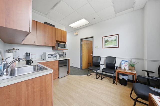 828 N Cass Avenue 1B, Westmont, IL 60559