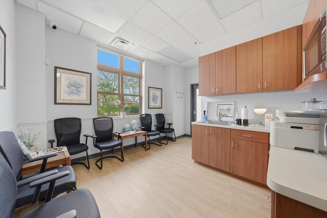 828 N Cass Avenue 1B, Westmont, IL 60559