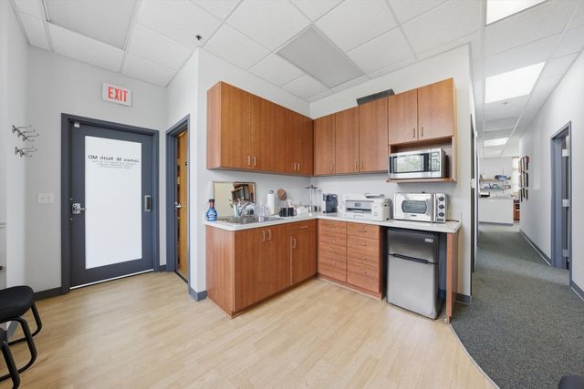 828 N Cass Avenue 1B, Westmont, IL 60559