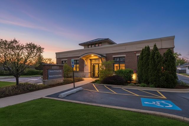 828 N Cass Avenue 1B, Westmont, IL 60559