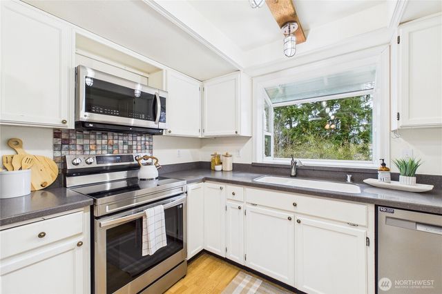 19975 Stavanger Place NE, Poulsbo, WA 98370