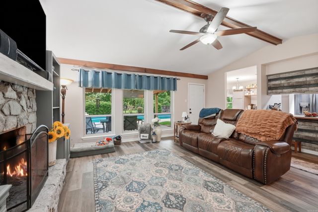 27 Darrell St, Vilonia, AR 72173