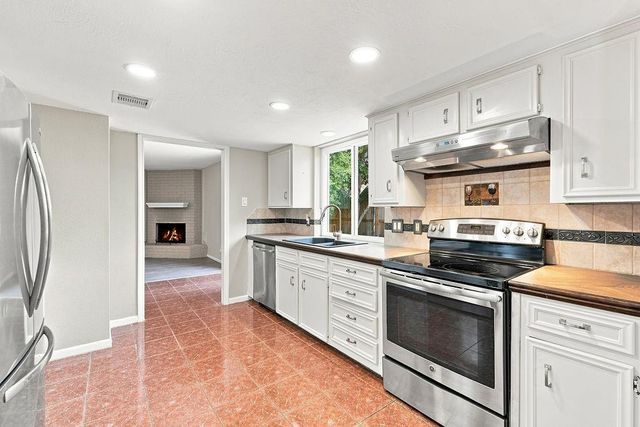 15706 Cavendish Drive, Houston, TX 77059
