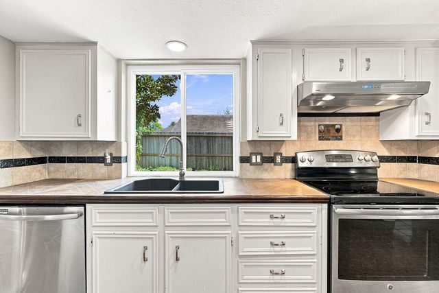 15706 Cavendish Drive, Houston, TX 77059