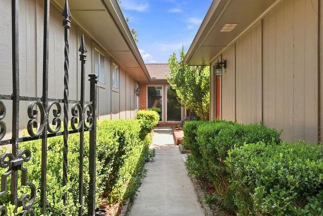 15706 Cavendish Drive, Houston, TX 77059