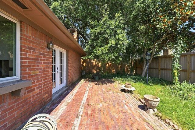 15706 Cavendish Drive, Houston, TX 77059