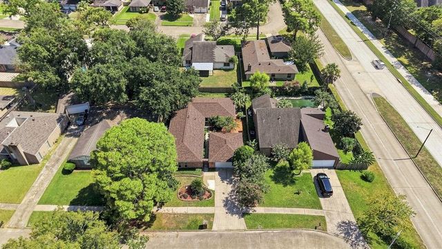 15706 Cavendish Drive, Houston, TX 77059