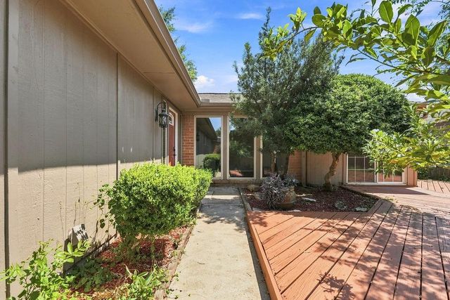 15706 Cavendish Drive, Houston, TX 77059