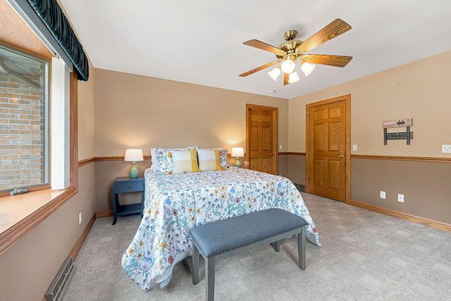 1227 W Sherman AVENUE, Fort Atkinson, WI 53538