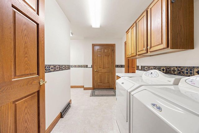 1227 W Sherman AVENUE, Fort Atkinson, WI 53538