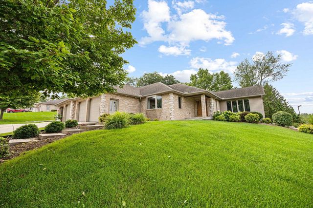 1227 W Sherman AVENUE, Fort Atkinson, WI 53538
