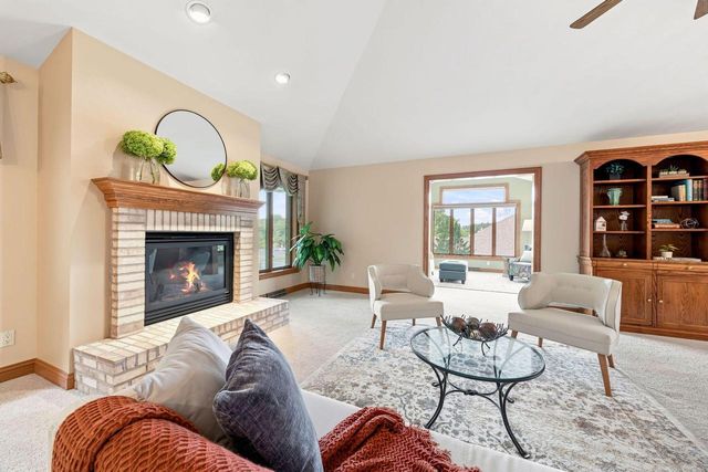 1227 W Sherman AVENUE, Fort Atkinson, WI 53538