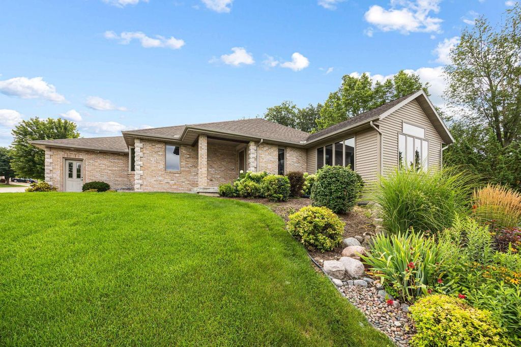 1227 W Sherman AVENUE, Fort Atkinson, WI 53538