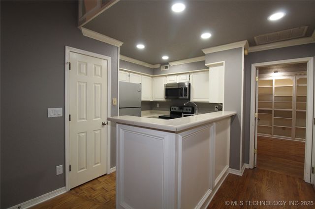 6737 S Peoria Avenue C214, Tulsa, OK 74136