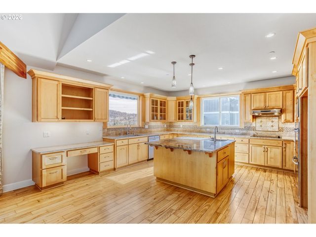 17210 S RADFORDS VIEW Ln, Oregon City, OR 97045